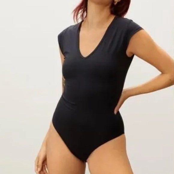 Everlane Tops - EVERLANE THE V-NECK BALLET BODYSUIT